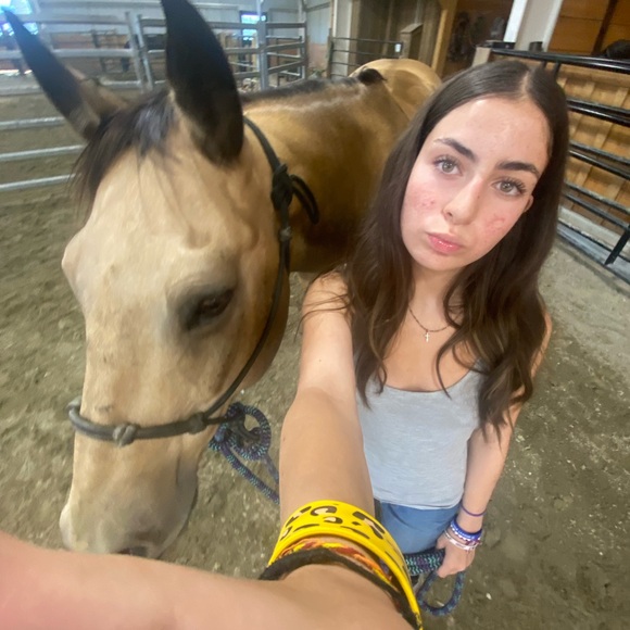 Meet your Posher, Aryanna - Picture 2 of 2